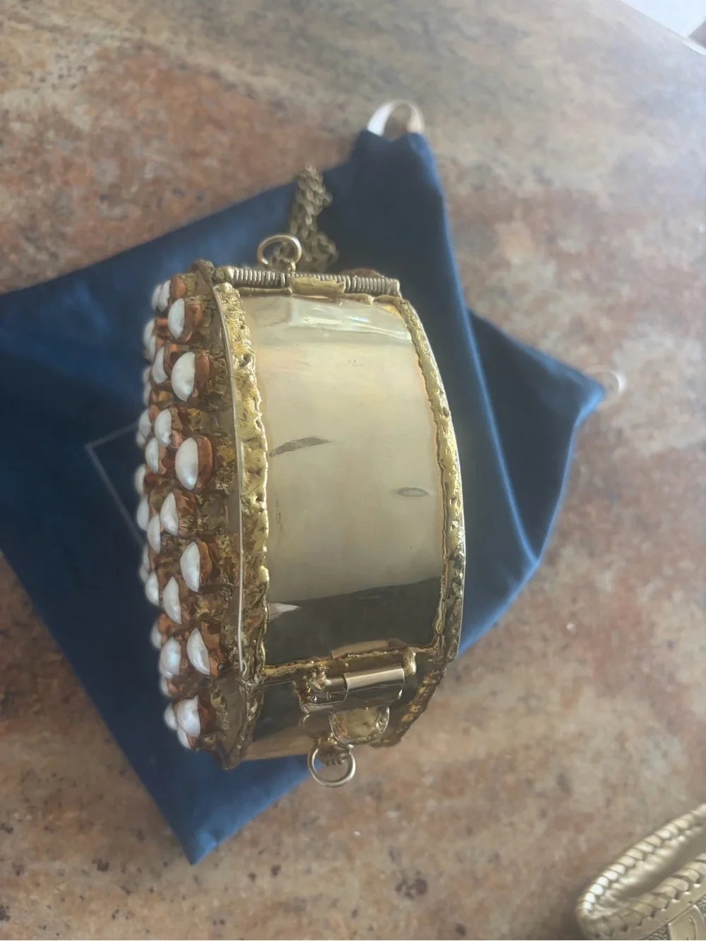 N/A round gold